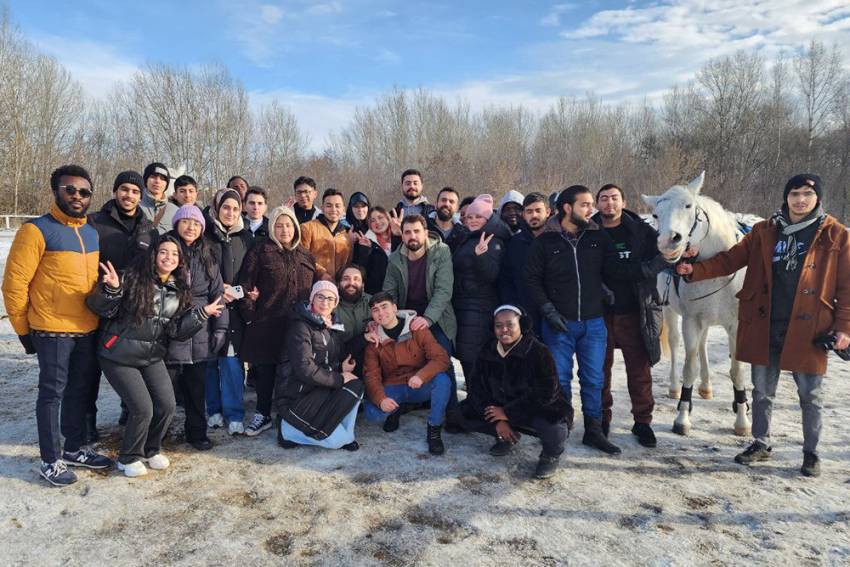 Иностранные студенты погрузились в мир конного спорта в НИУ «БелГУ»